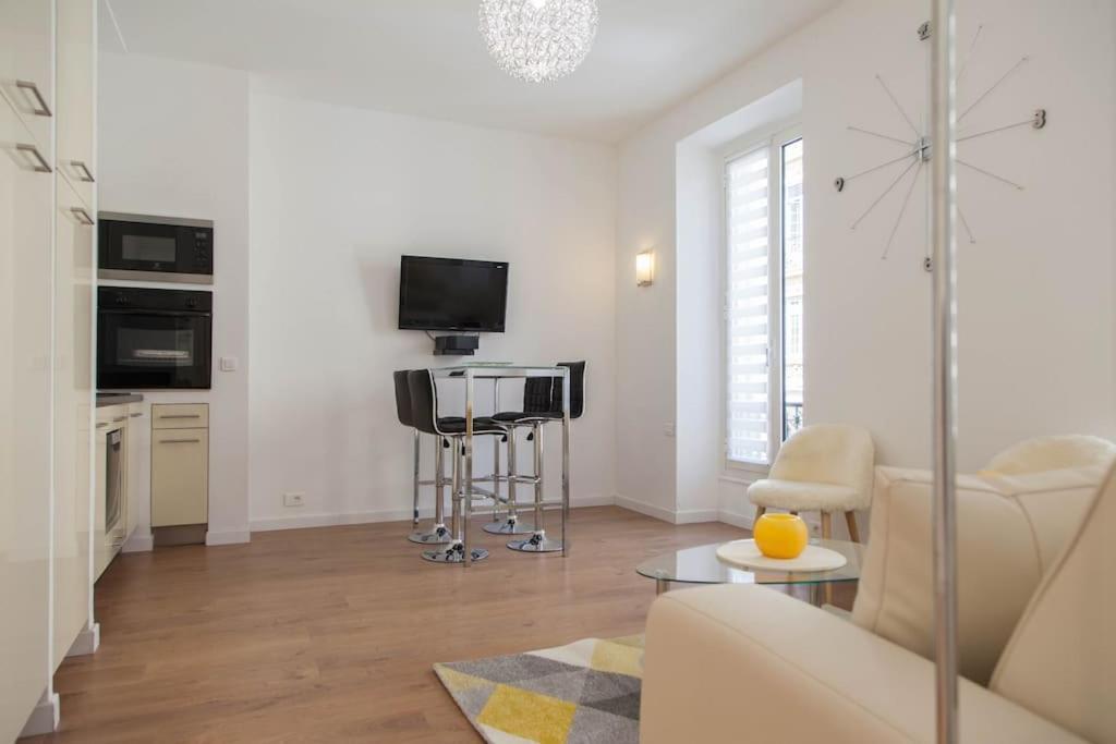#28 1 Bdr Flat Ac Balcony Hper Central 10Mins To Beach & Old Town Nice Bagian luar foto