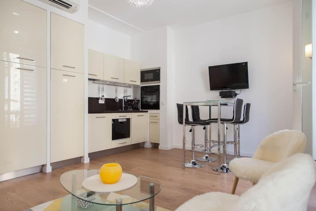 #28 1 Bdr Flat Ac Balcony Hper Central 10Mins To Beach & Old Town Nice Bagian luar foto